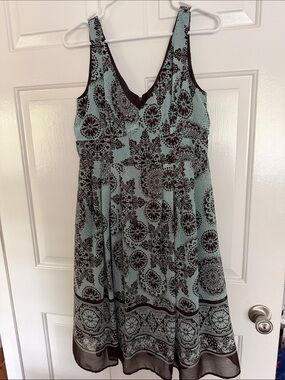 R&M Richards Black and Light Blue Patterned V-Neck Midi Dress